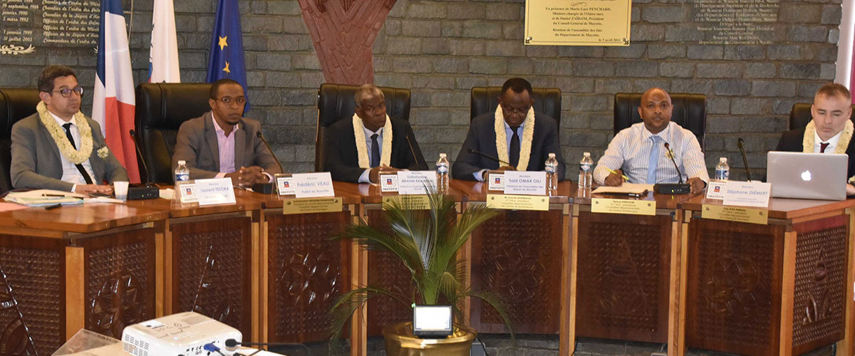 Tables rondes et colloque sur le toilettage institutionnel de Mayotte