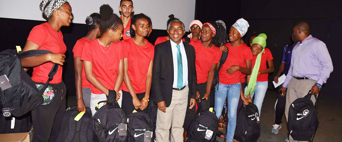 Jeux des jeunes de l’Océan indien : remise des tenues à la délégation mahoraise