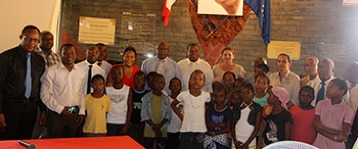 Le Président ZAÏDANI reçoit des jeunes scolaires de l’école  Boboka-Marché